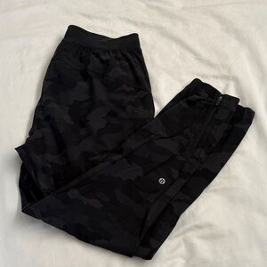 Lululemon athletica women’s cropped pant in grey and black camo